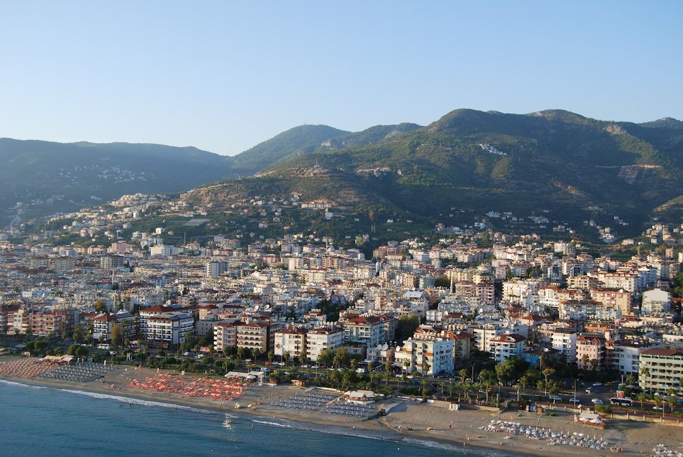 Long Blue Flag sweep of sand and shingle at Keykubat Beach east of the Alanya headland
