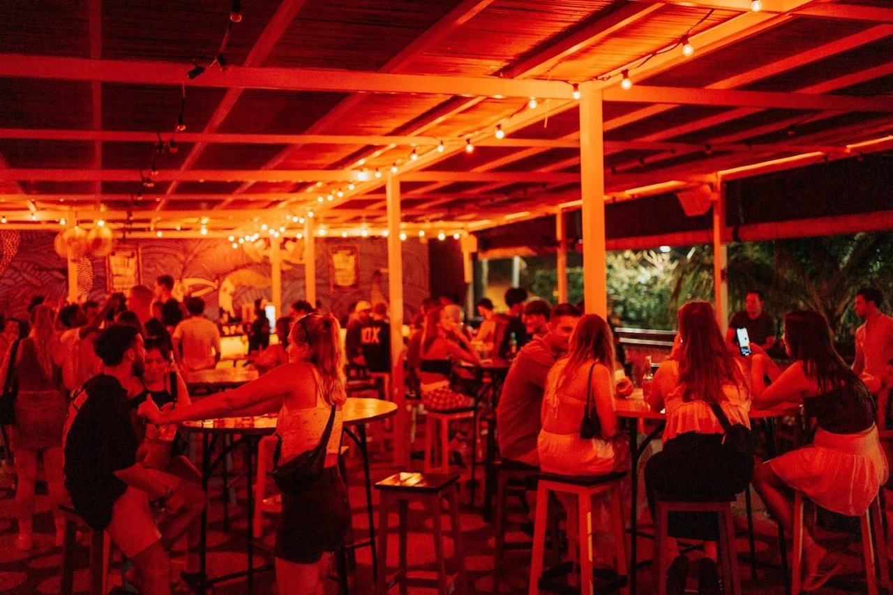 Crowd at the Old Mans beach pub above Batu Bolong Beach in Canggu