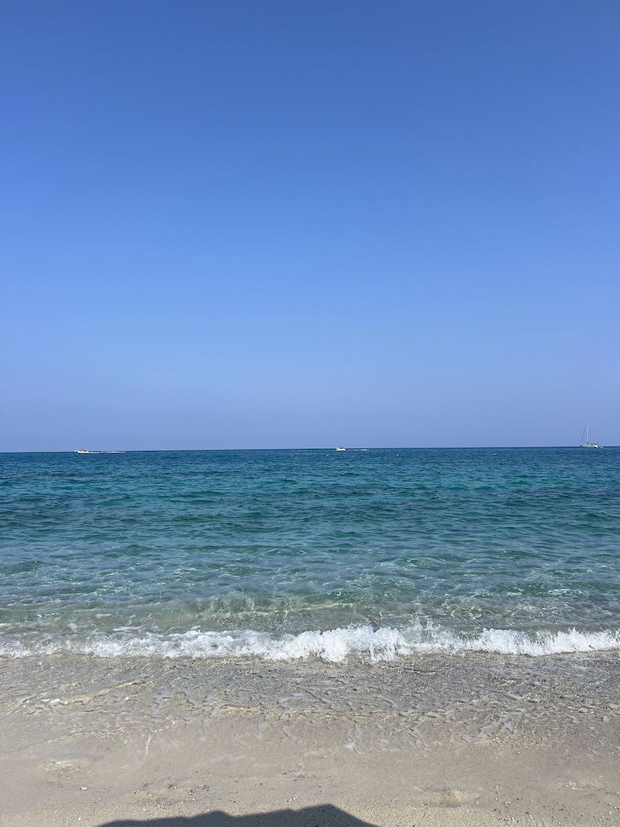 Sunbeds and clear shallow water at Lido Charly on the Tropea beach in Calabria