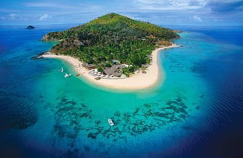 Reef and clear water around Castaway Island in the Mamanucas of Fiji