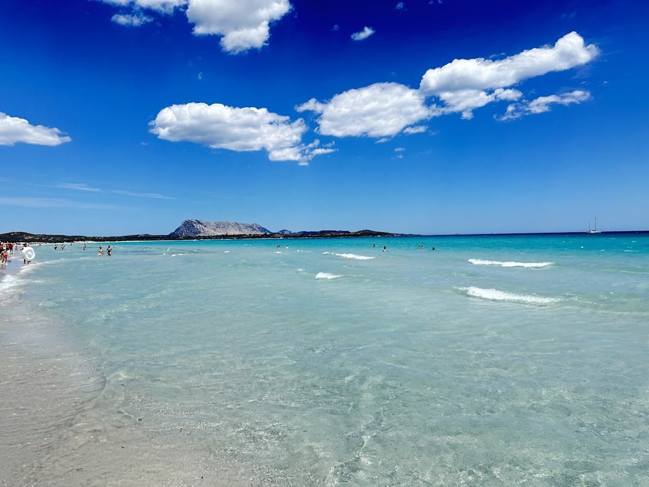 Caribbean clear shallows, soft white sand and gently shelving bays along an island made for paddling.
