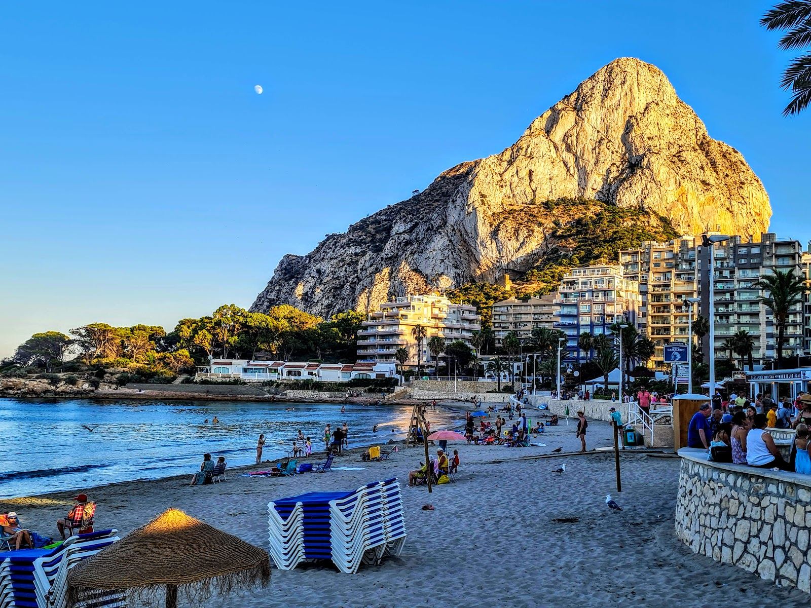 Playa de la Fossa, the long golden sand beach below the Penon de Ifach in Calpe