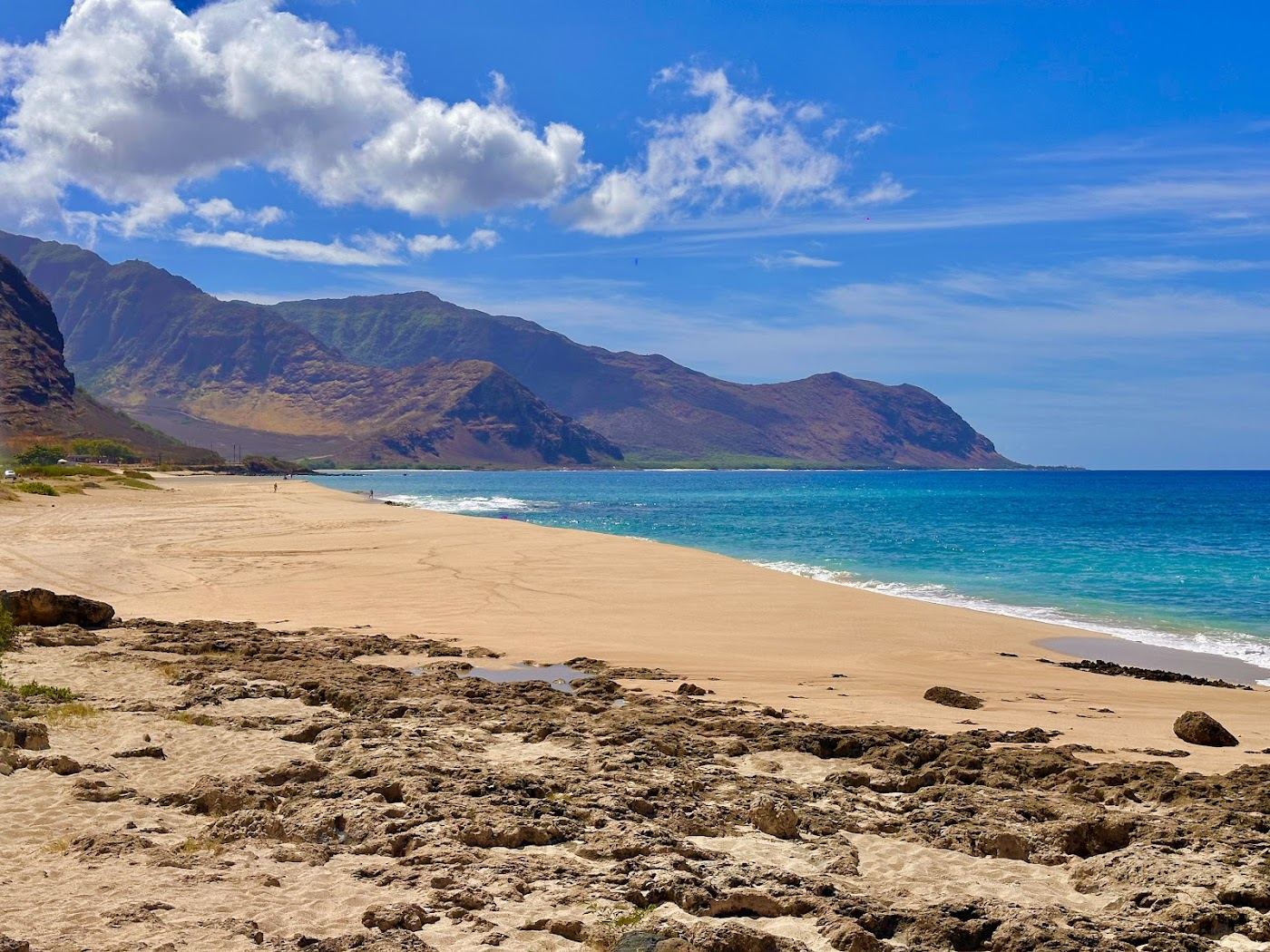 The remote curve of Yokohama Bay at the end of the road on the wild west tip of Oahu