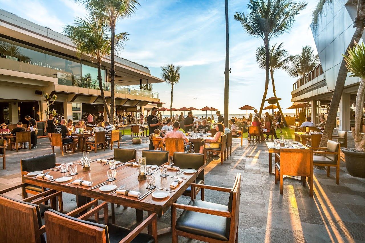 Daybeds and lawn facing the Indian Ocean at KU DE TA on Seminyak beach in Bali