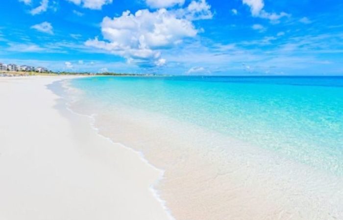 Leeward Beach wide quiet sand at the eastern end of Grace Bay