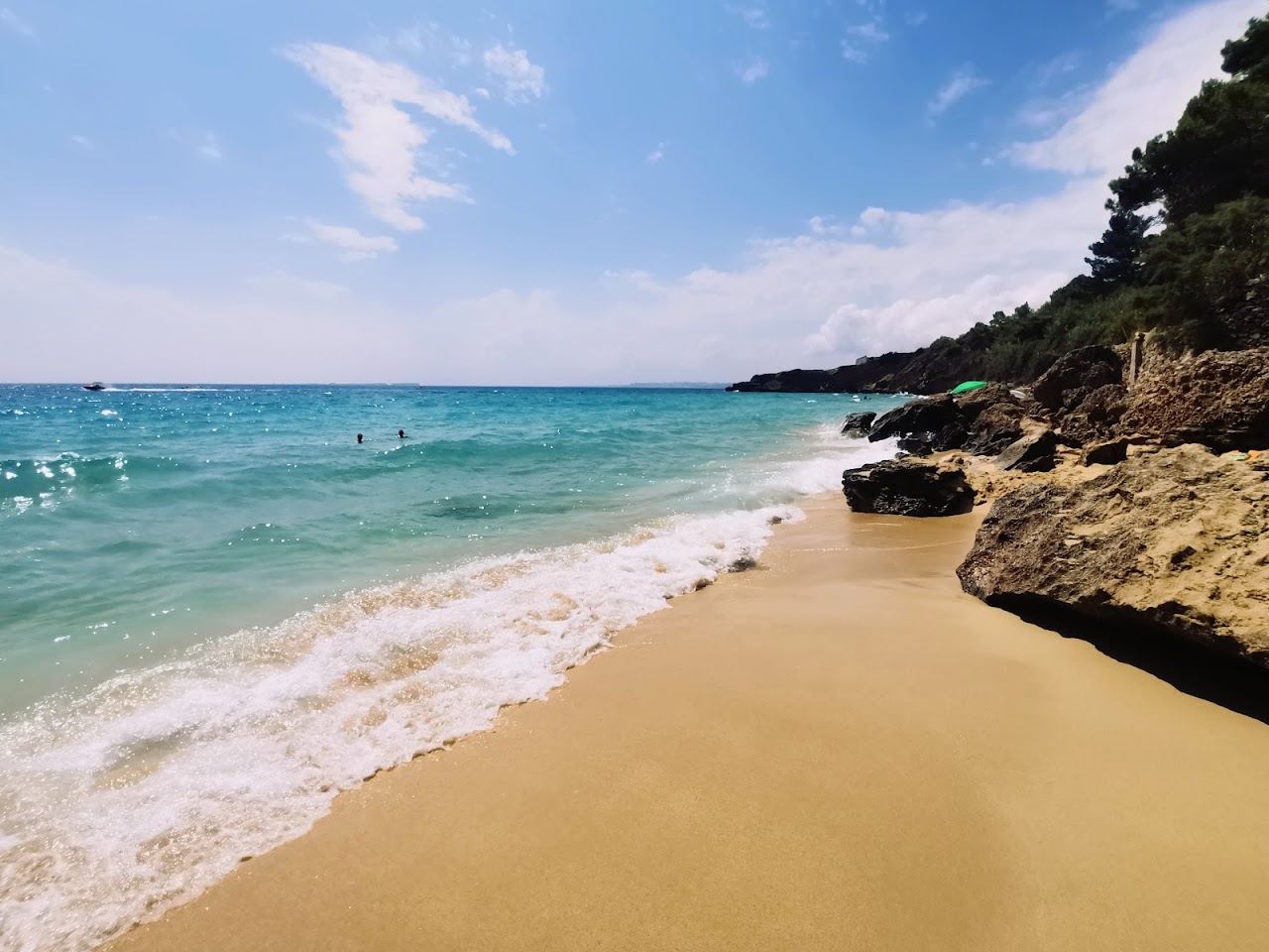 Golden sand and clear turquoise water at Makris Gialos beach in Lassi, Kefalonia