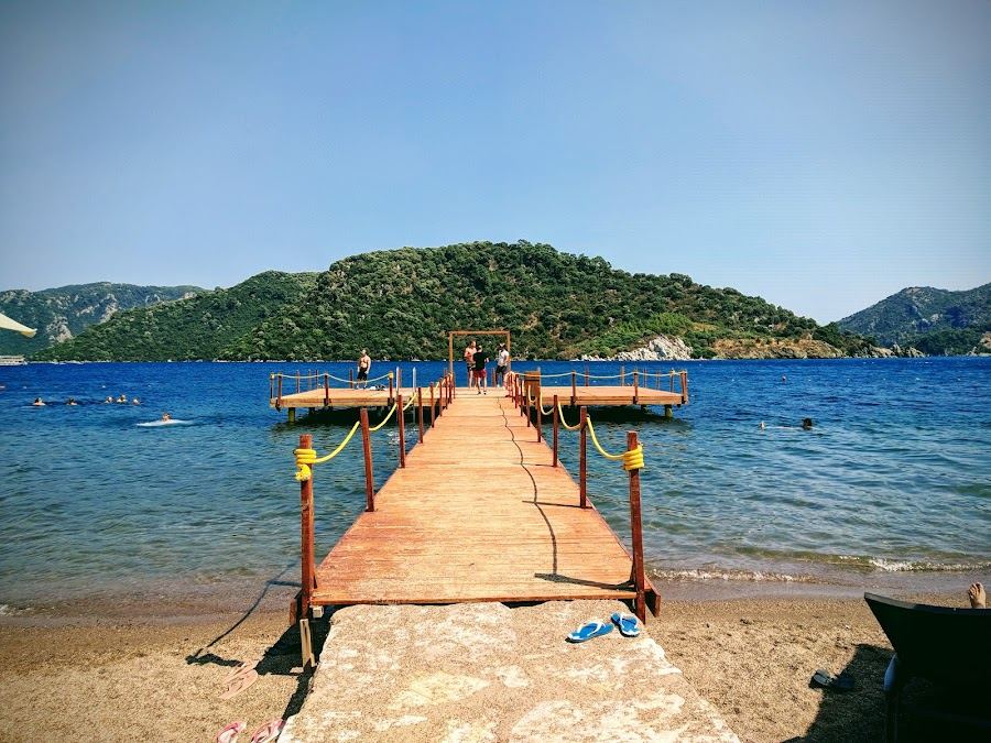 Daybeds and clear water at ICON Beach club on the Icmeler sand near Marmaris