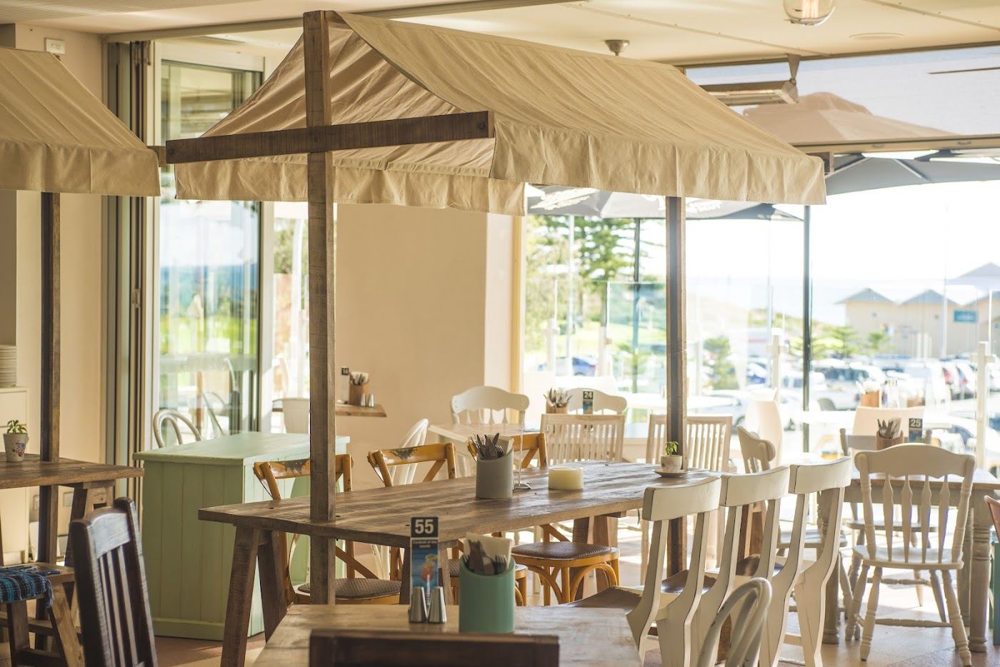 The Mullaloo Beach Hotel near the foreshore at Mullaloo Beach in Perth