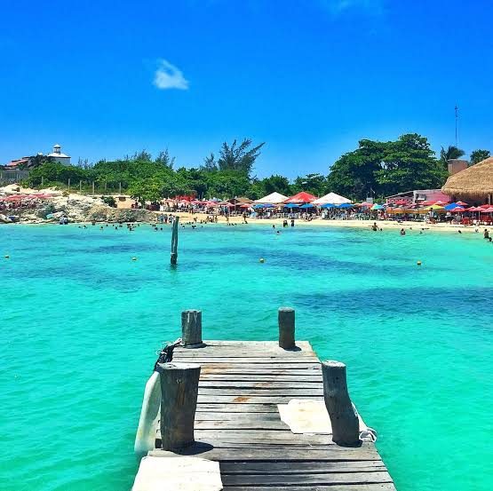 Calm shallow turquoise water and white sand at Playa Tortugas in north Cancun
