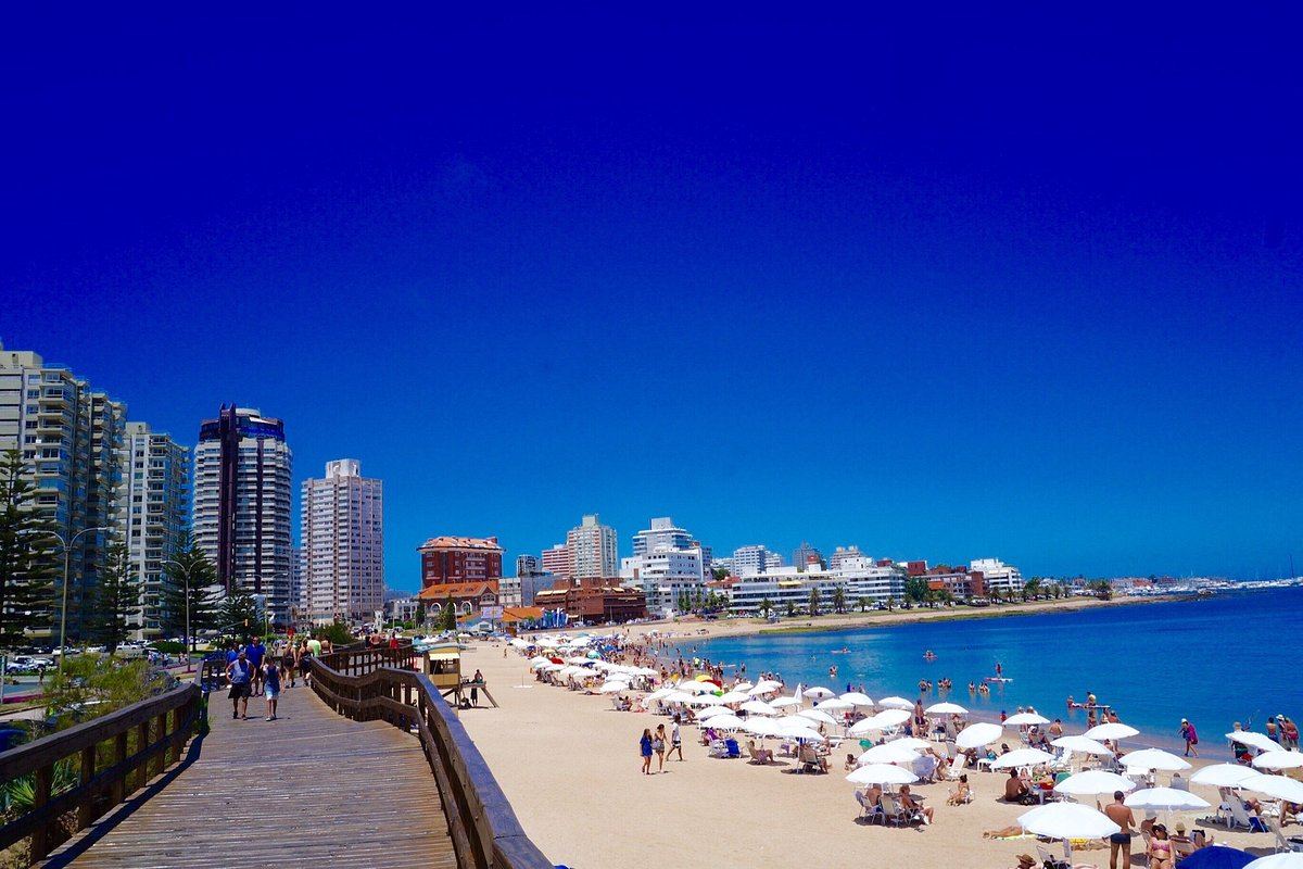 Playa Mansa Punta del Este calm water on the river side
