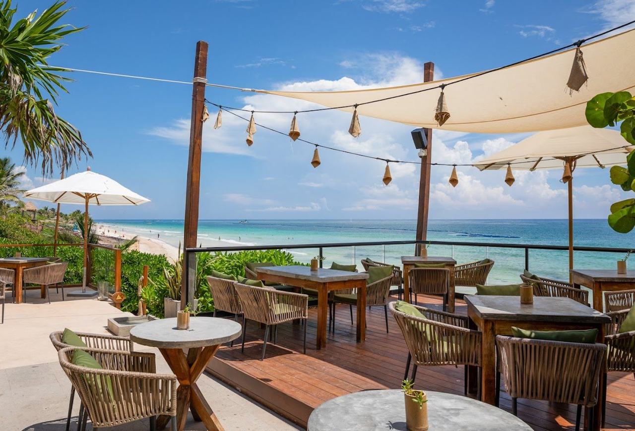 Low stone shelves and clear shallows at Punta Piedra in Tulum