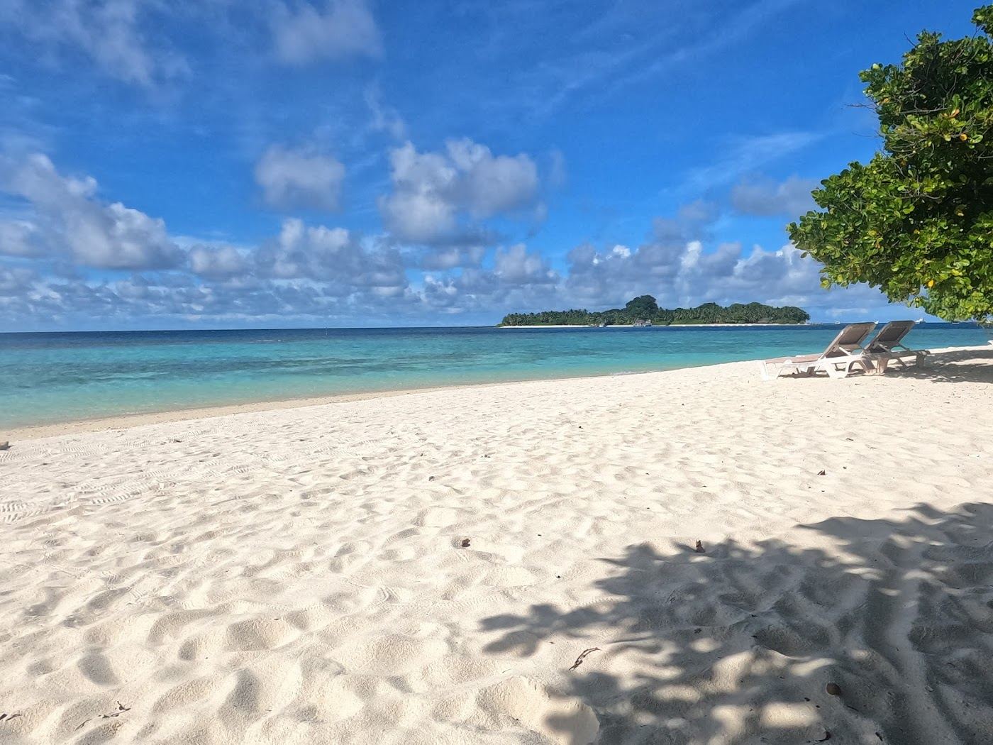 White sand and turquoise lagoon at the bikini beach on Rasdhoo in the Maldives