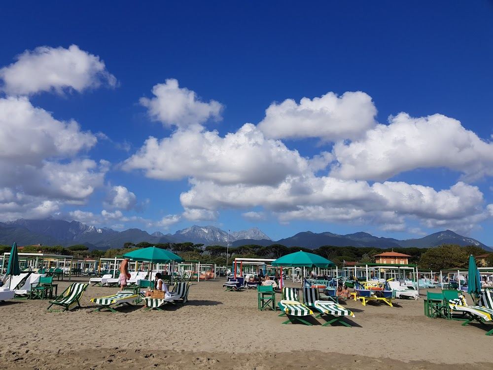 Rows of umbrellas at a traditional bagno on the Forte dei Marmi sand